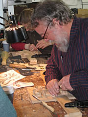 Learning how to hold the wood carving tool holding a wood carving tool correctly